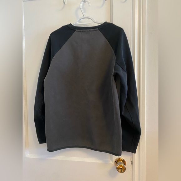 NIKE size small - Picture 2 of 3